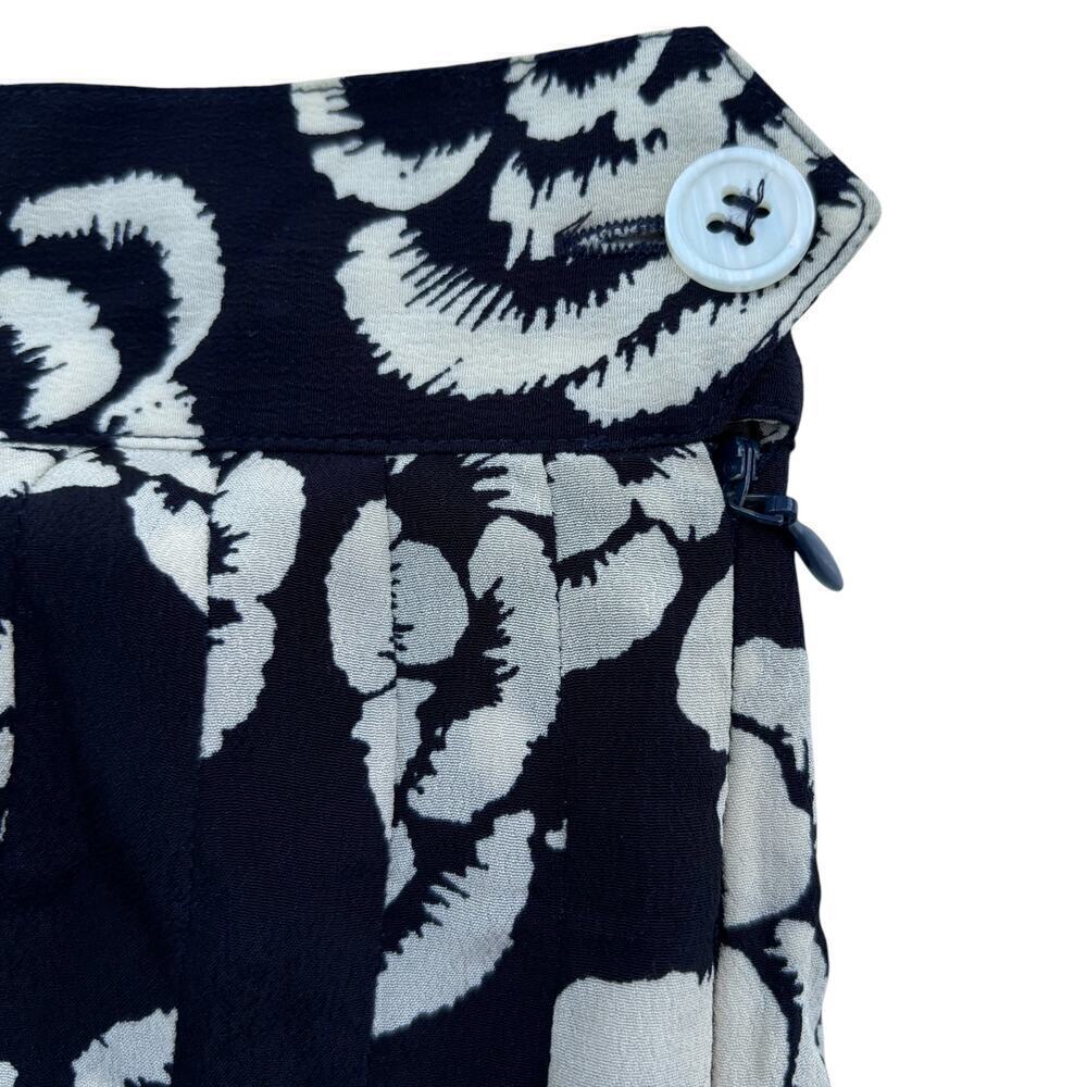 Christian Dior Separates Pleated Floral Mid-Length Skirt Size 6 Dk Blue Cream - Picture 6 of 7